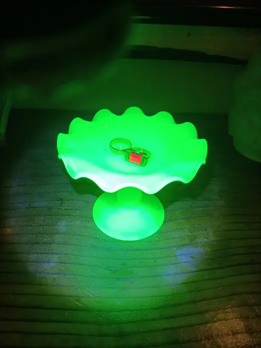 Dish - Uranium glass, Opaline glass - Baguier ouraline jadeite