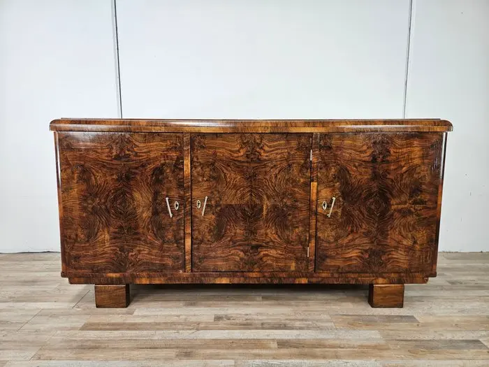 Credenza - 1940s Art Deco walnut sideboard with three doors - Burr walnut