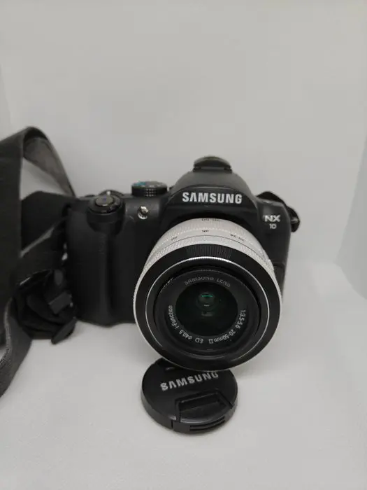 Samsung NX10 Mirrorless camera