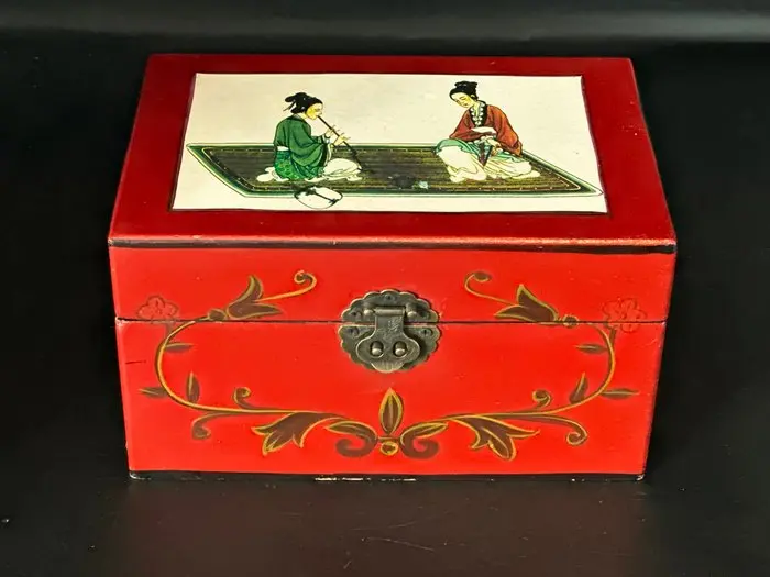 Rectangular red-lacquered wooden jewelry box –...
