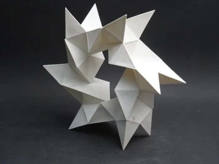 Hans Meeuwsen - 2019 - 25 Compositie met driezijdige piramides