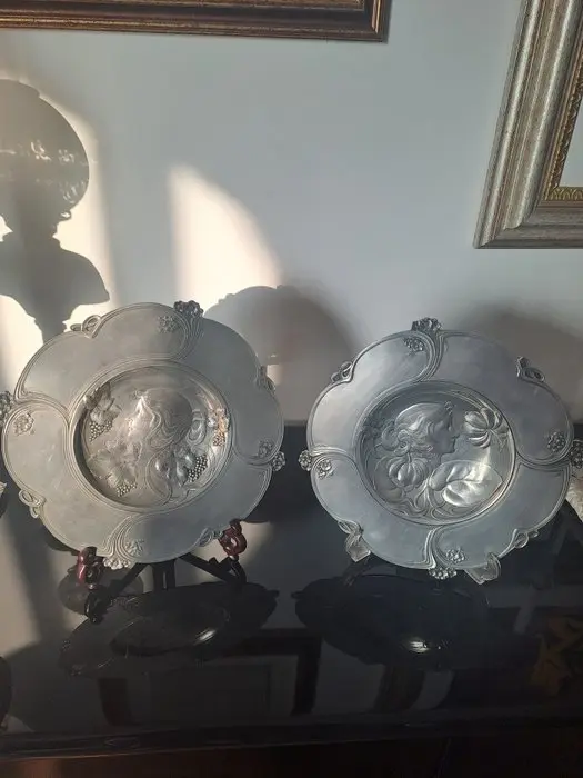Decorative ornament (2) - 2 piatti decorativi da parete...