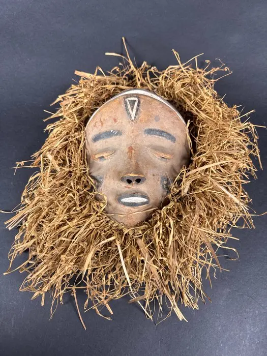 Mask - Pende - DR Congo (No reserve price)