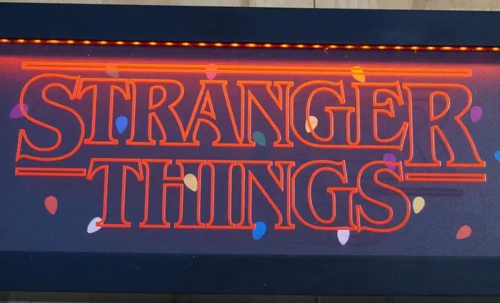 Stranger Things - The Upside Down Lamp" LED Light Box –...