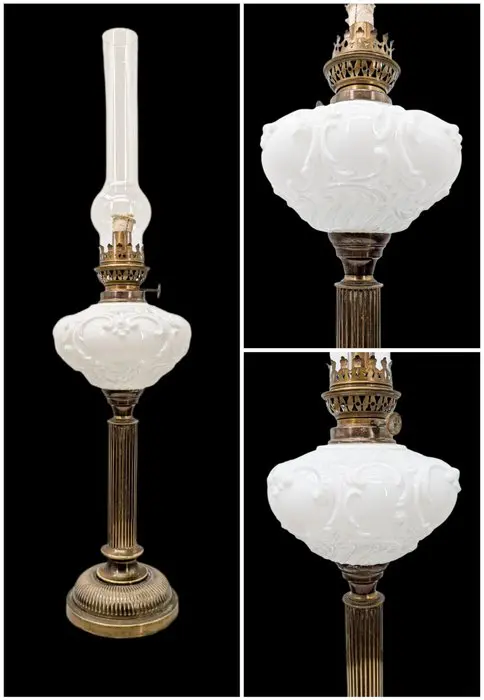 Grande Lampe à huile magnifique réservoir en Opaline - Oil lamp - Opaline