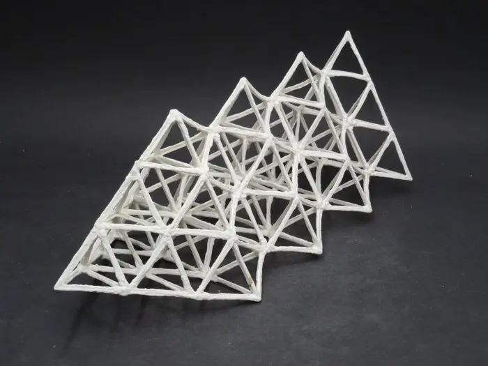 Hans Meeuwsen - 2019 - 27 Compositie met opengewerkte tetraeaders
