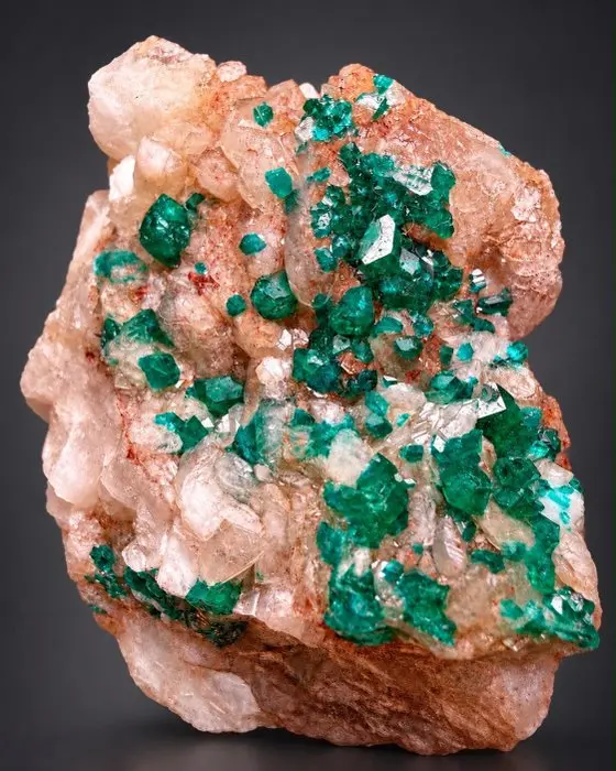 Dioptase Egg - Height: 3.5 cm - Width: 3 cm- 65 g - (1)