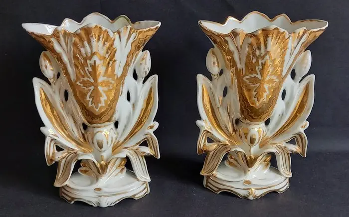 Atr. Faber en Windisch - Vase (2) - Porcelain - Old Brussels vases