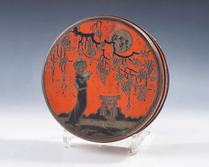 Tin box - Geisha by a torii under a flowering branch •...