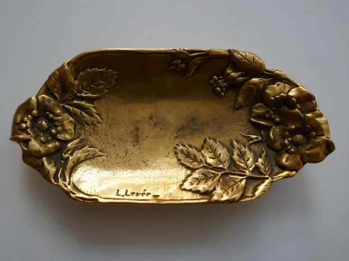 Decorative tray - France - signed by Levèe