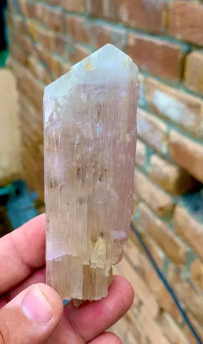 Kunzite Crystal - Height: 102 mm - Width: 32 mm - 150 g - (1)