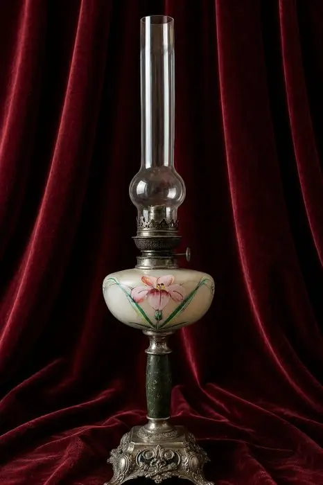 Kerosene lamp - Marble, Glass, Spelter