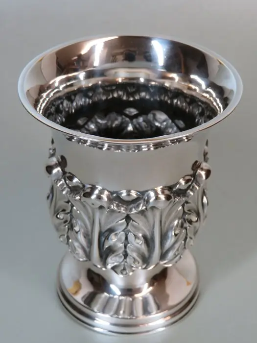 Anno 1832 : Oud Hollandse (medicinale) beker/bokaal met acanthusbladeren