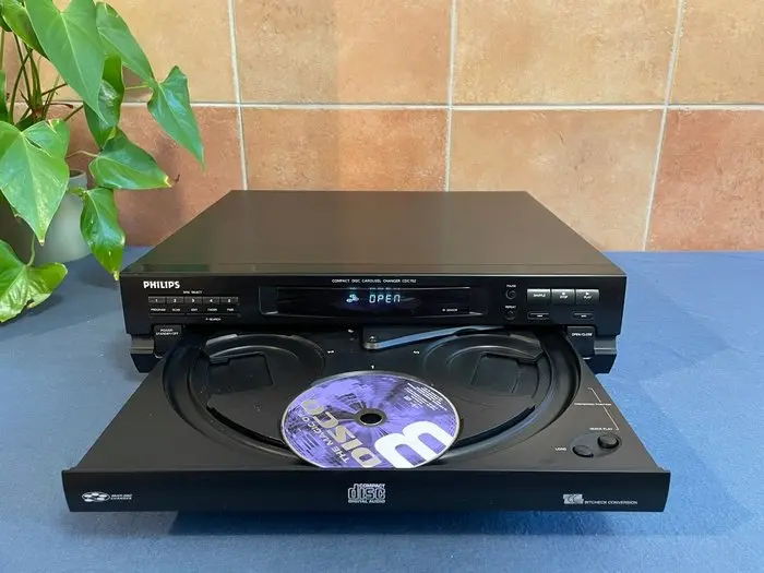 Philips - CDC-752 / 5-Disc Rotary Carousel CD player