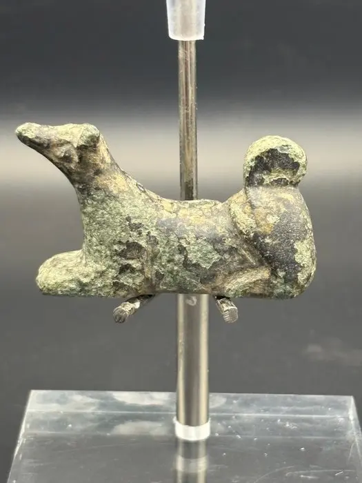 Ancient Roman, Empire Bronze Seated dog figure - 27 cm