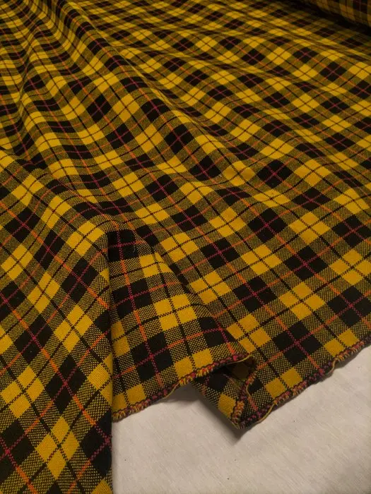 Magnifico tartan in misto lana - molto pesante...