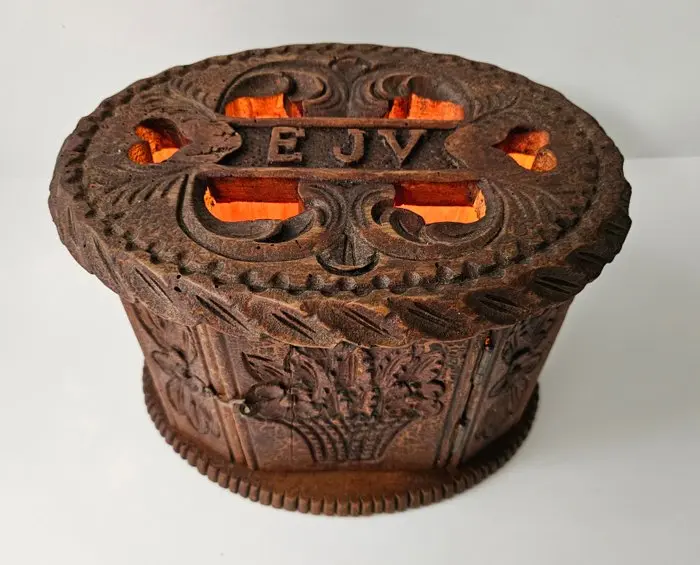 In opdracht gemaakte stoof - Ottoman - Wood