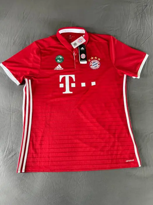 FC Bayern München - New with Tags - 2016 - Football shirt