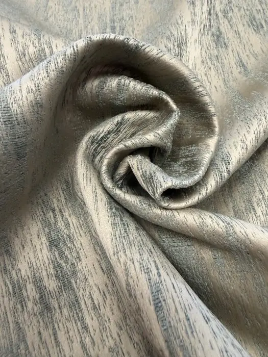 1719★Elegant and dramatic fabric with a vertically...