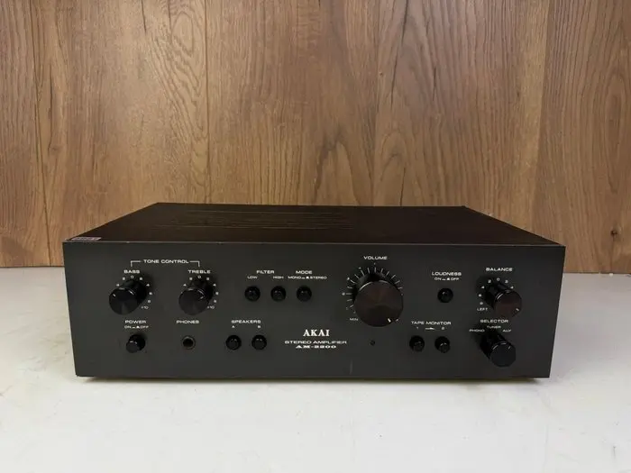 Akai - AM-2200 Solid state amplifier