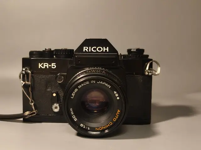 Ricoh KR-5 + Auto Chinon 50 mm f/1.9. Analogue camera