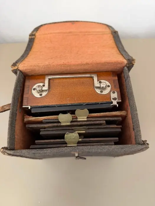 Demaria 1 + supporto per pellicole e lastre Atelier camera (No reserve price)