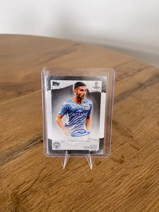 2021/22 Topps Topps UCL 2021/22 Ferran Torres Autographed card