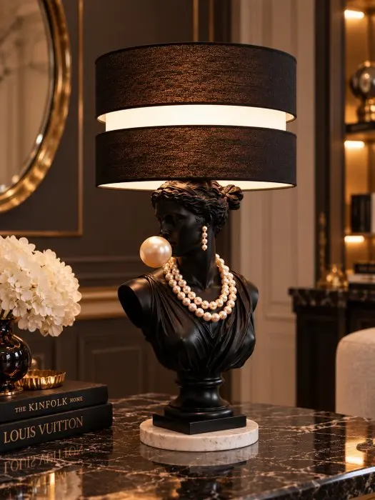 Figurine table lamp - Resin - Handmade resin lamp.