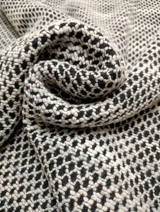 B648 - 500 x 135 cm - Black & White - Fantastico tessuto...