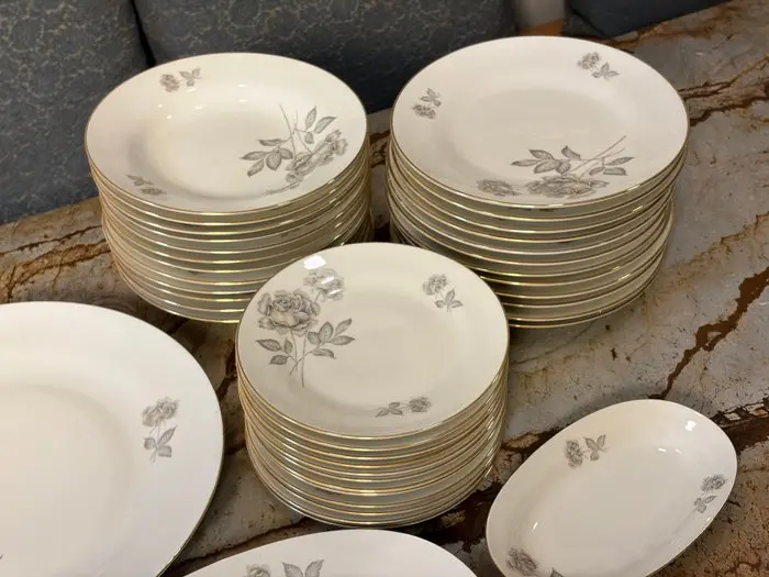 Richard Ginori - Dish (39) - Porcelain - Richard Ginori gray flowers