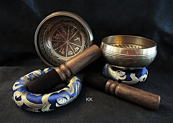 Singing bowl - 2x 3-piece sets of singing bowls Nm...