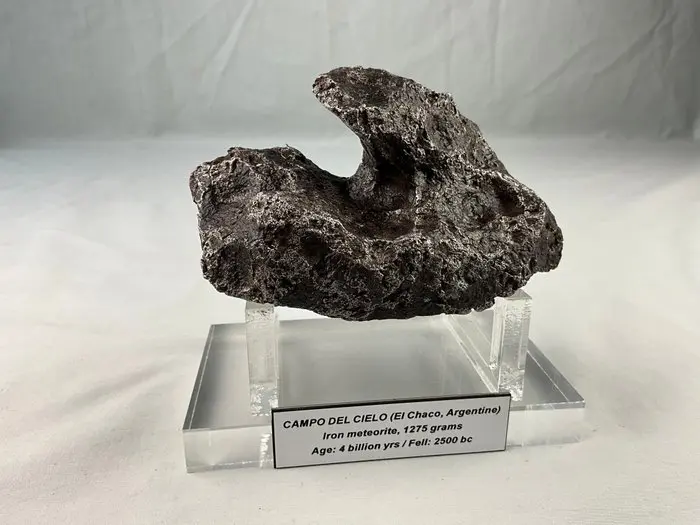 Meteorite Campo del Cielo 1.2 kg - sculptural - support...