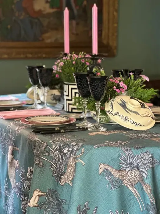 Exclusive tablecloth with ancient jungle engravings for large tables