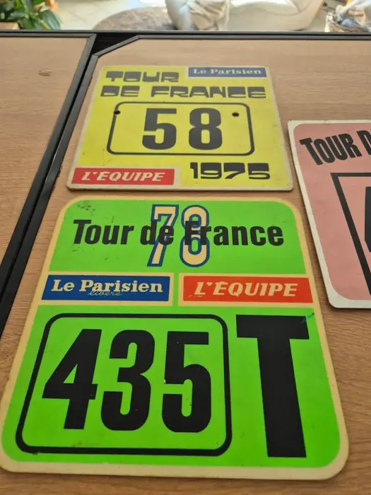 Number plate (3) - Le Parisien - Plaques dossard Tour de...
