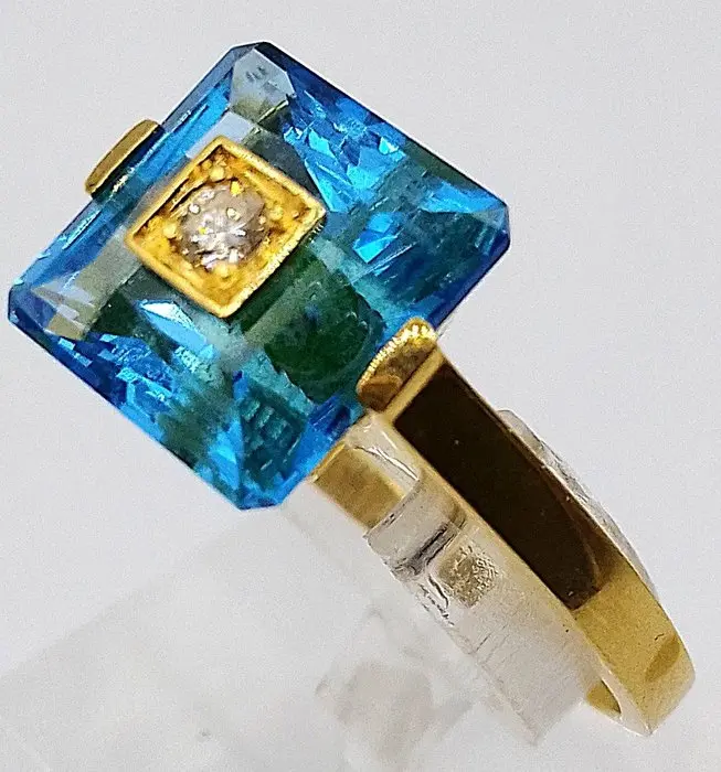 Ring - 18 kt. Yellow gold - 3.02ct. tw. Diamond (Natural) - Topaz