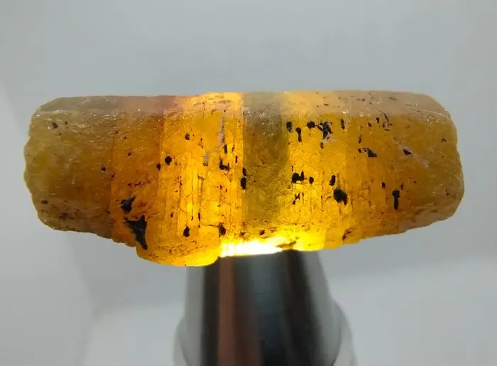 39.6 cts "RARE" Untreated Big Natural Yellow Sapphire - Rough- 7.92 g