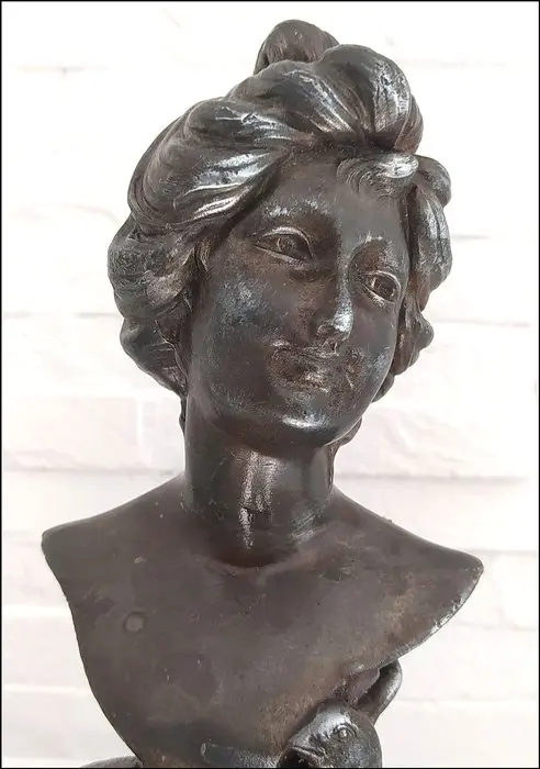 Figure - Signé F. Gual Buste de femme art nouveau - Spelter, Wood
