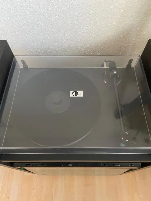Pro-Ject, Audio-Tech­nica - Debut with AT110E, fitted. Turntable