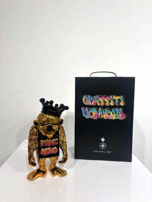 Van Apple - Graffiti Monkey - Fake News