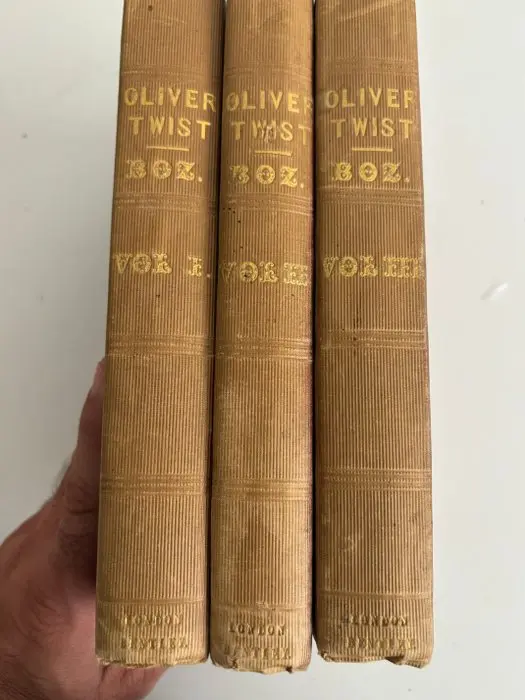 Charles Dickens; George Cruikshank - Oliver Twist; or