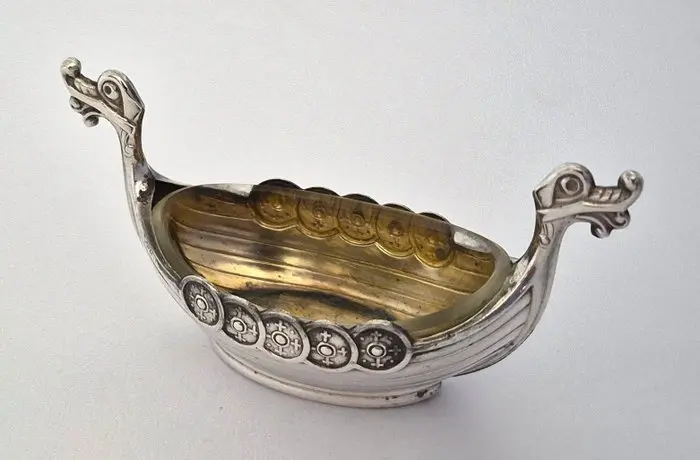 Theodor Olsen Eftf - Salt boat - Viking ship with its original glass liner