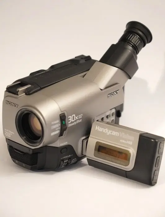 Sony CCD-TRV64E Hi8 Handycam Vision Camcorder Video8 camera