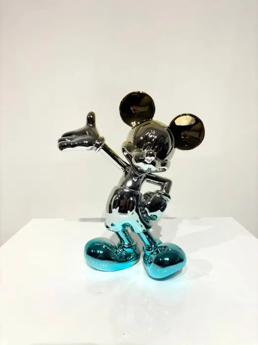 Van Apple - Mickey Bring It On!