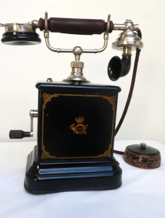 Jydsk Telefon Aktieselskab - Analogue telephone - Iron - Magneto model 1915