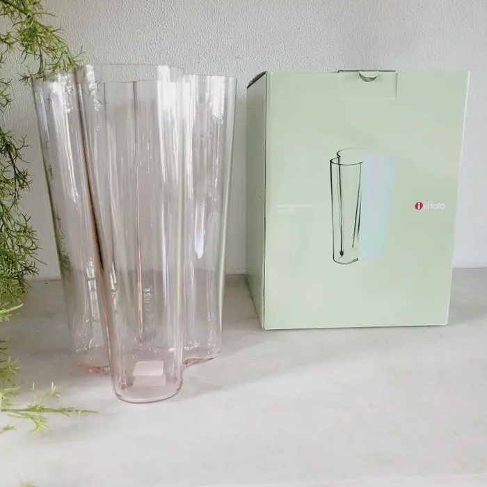 Iittala - Alvar Aalto - Vase - New In Box: Savoy, Salmon Pink Vase - Glass