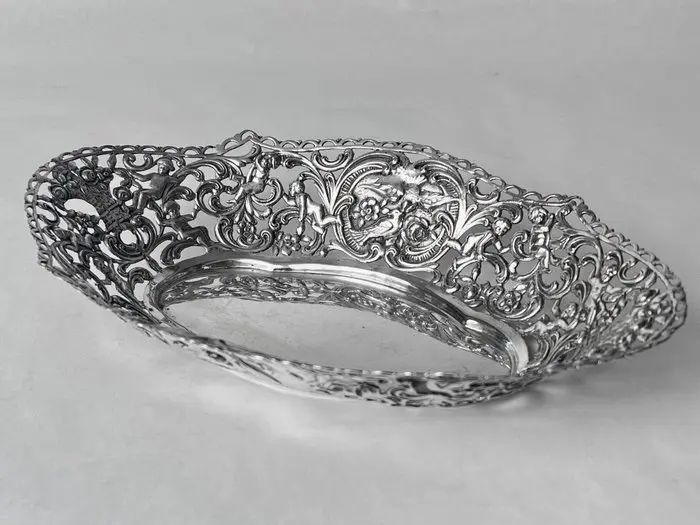 Centrepiece - Putti doves floral scrolls - Ajour - .800...