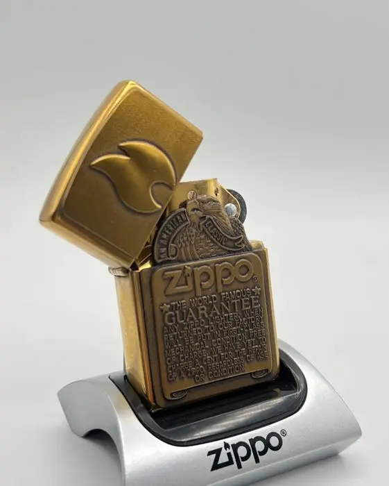 Zippo - World Famous Guarantee & American Classic Eagle...