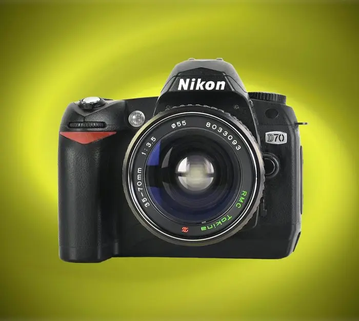 Nikon D70 + Tokina 35-70mm Digital reflex camera (DSLR)