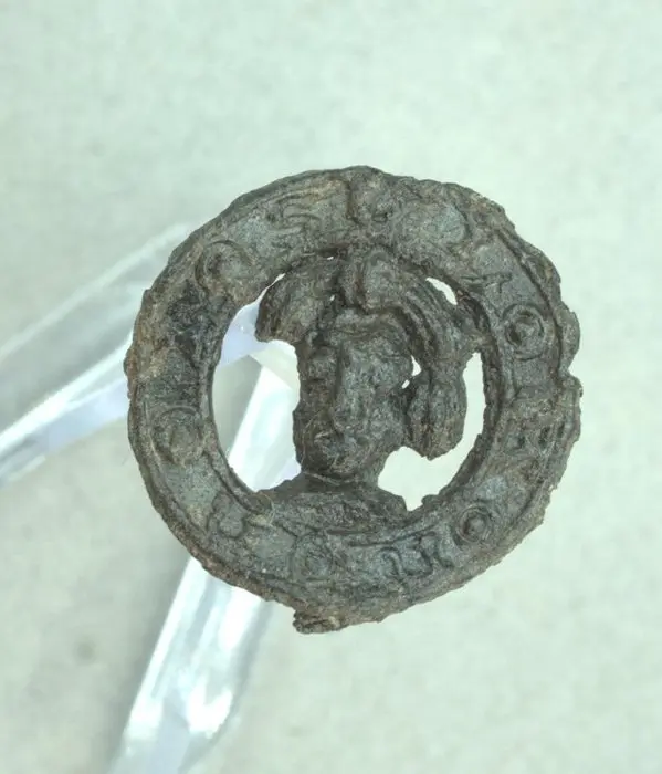 Medieval pewter Pilgrim's Badge with head - 17 mm (No reserve price)