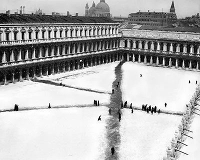 Camerapohoto Epoche/Vittorio Pavan - 34-Neve in Piazza S. Marco, Venezia 1947